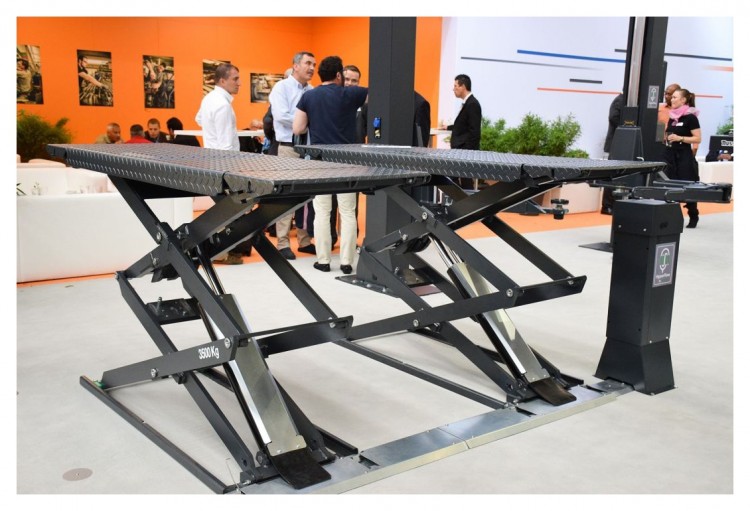 Подъемник ножничный короткий г/п 3500 кг. напольный JUMBO LIFT NT 3500